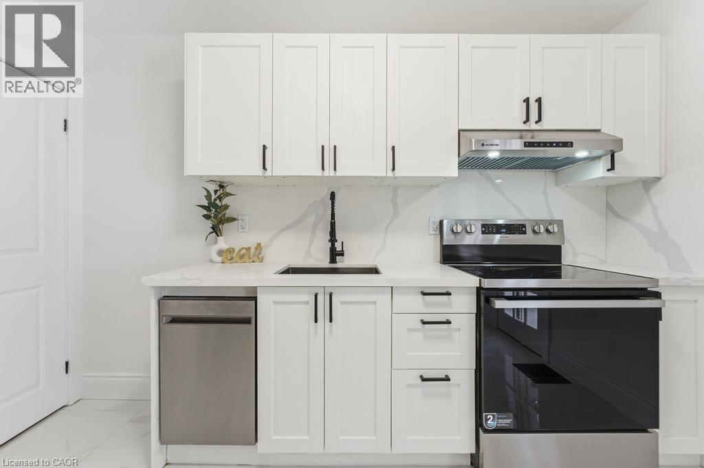 63 Argyle Avenue, Hamilton, ON - Indoor Photo Showing Kitchen