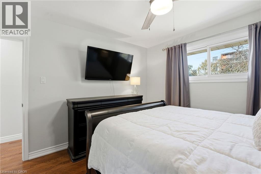 48 Champlain Avenue, Hamilton, ON - Indoor Photo Showing Bedroom