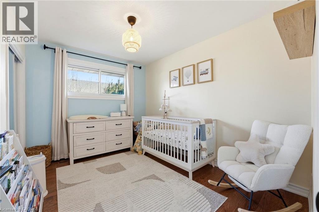 48 Champlain Avenue, Hamilton, ON - Indoor Photo Showing Bedroom