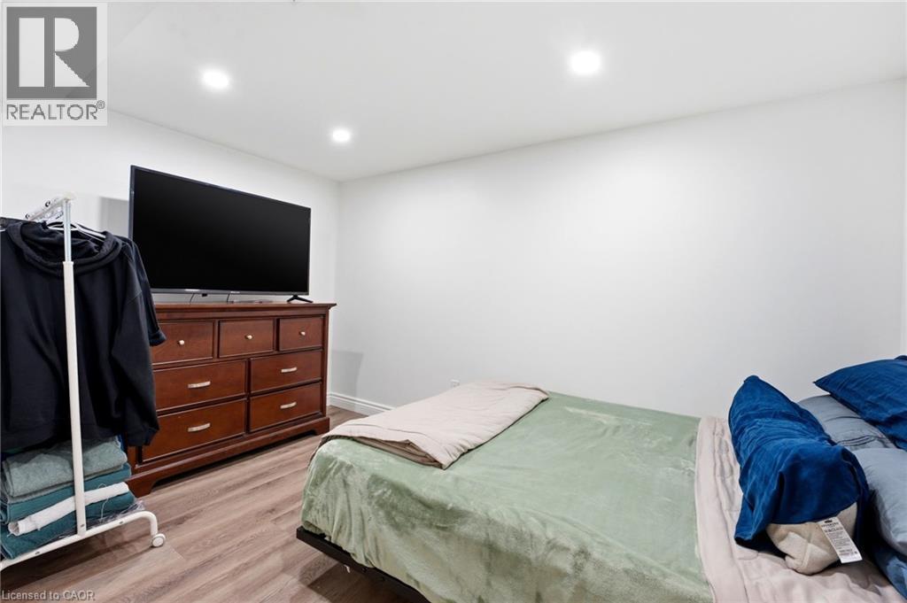 48 Champlain Avenue, Hamilton, ON - Indoor Photo Showing Bedroom
