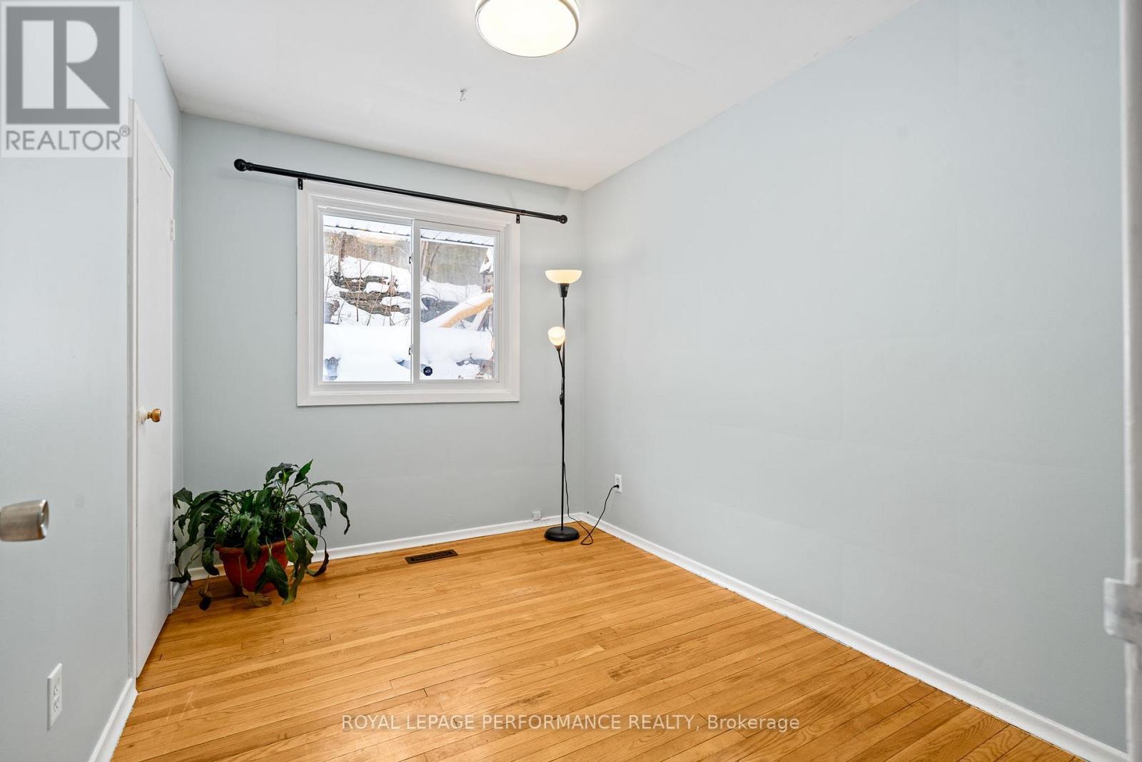 Smaller bedroom - 1430 Edgecliffe Avenue, Ottawa, ON - Indoor Photo Showing Other Room