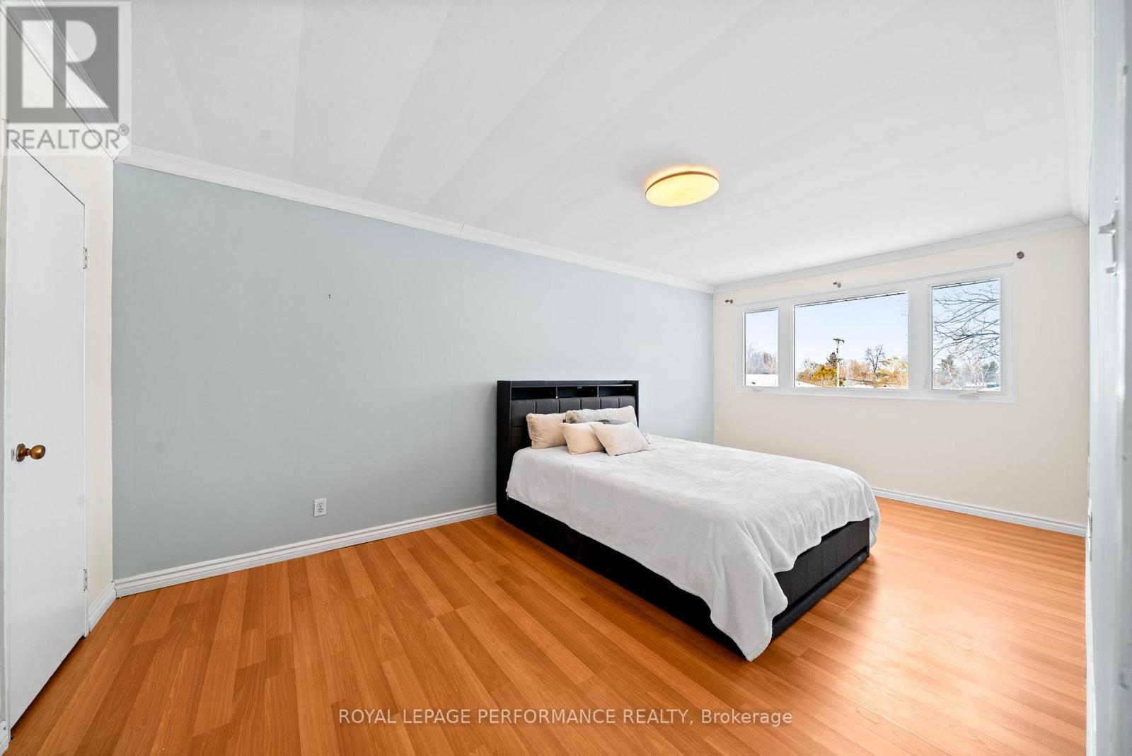 1430 Edgecliffe Avenue, Ottawa, ON - Indoor Photo Showing Bedroom