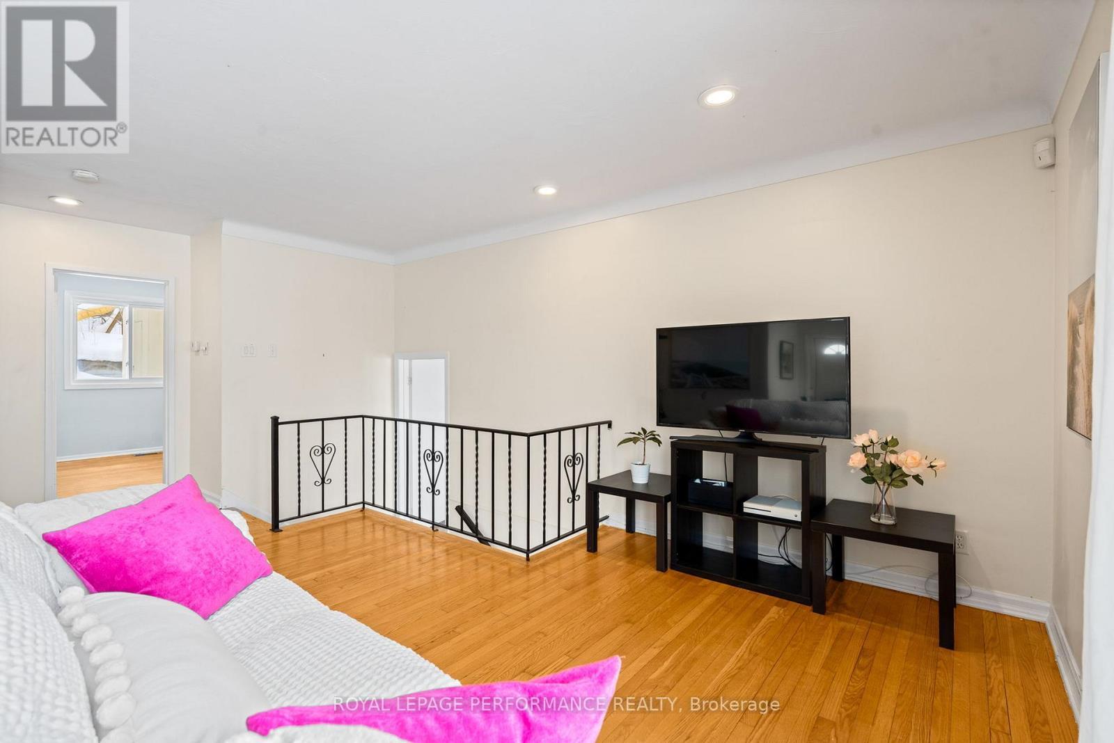 Plenty of room for everyone - 1430 Edgecliffe Avenue, Ottawa, ON - Indoor