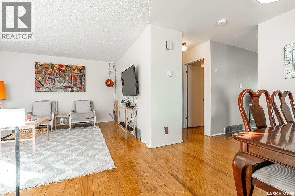724 M Avenue S, Saskatoon, SK - Indoor