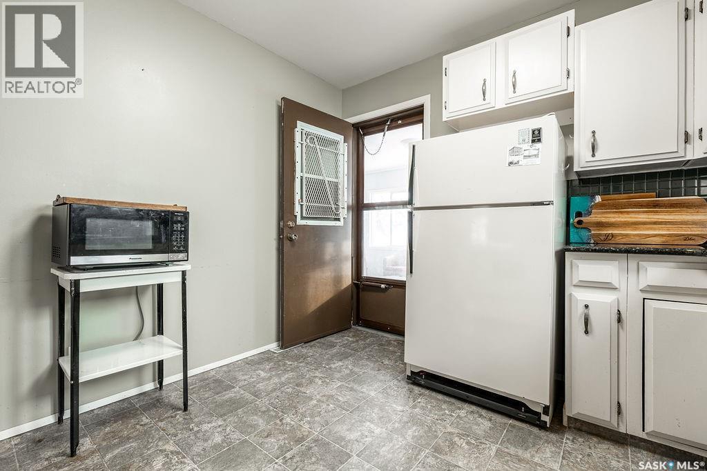724 M Avenue S, Saskatoon, SK - Indoor Photo Showing Kitchen