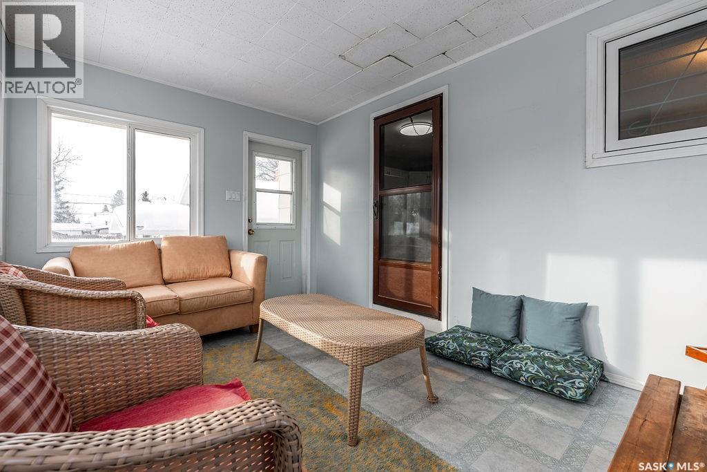 724 M Avenue S, Saskatoon, SK - Indoor Photo Showing Living Room