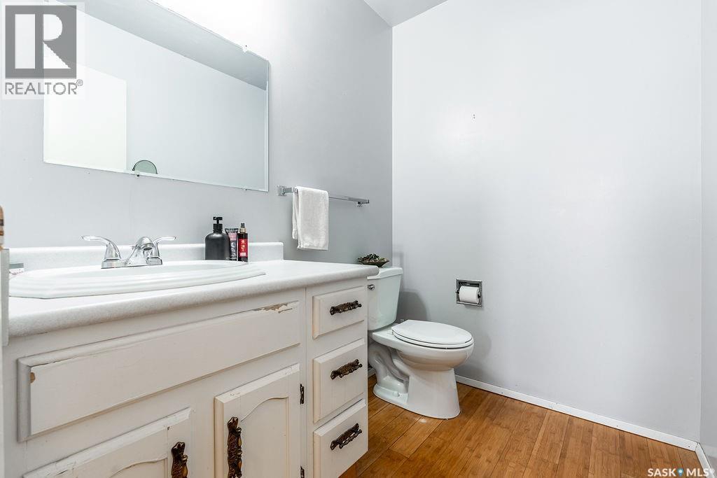 724 M Avenue S, Saskatoon, SK - Indoor Photo Showing Bathroom