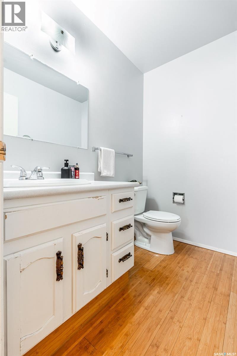 724 M Avenue S, Saskatoon, SK - Indoor Photo Showing Bathroom