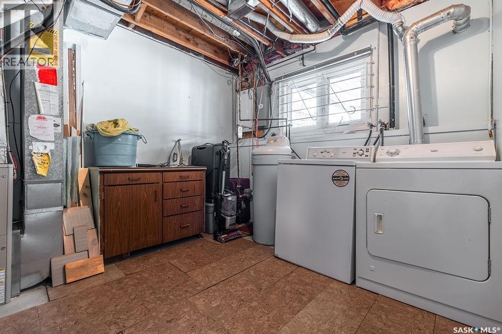 724 M Avenue S, Saskatoon, SK - Indoor Photo Showing Laundry Room