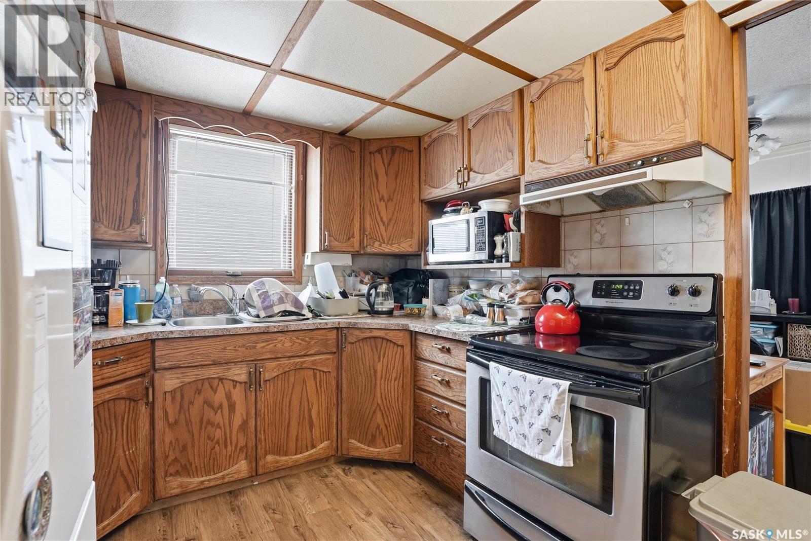 100 Cruise Street, Saskatoon, SK - Indoor Photo Showing Kitchen