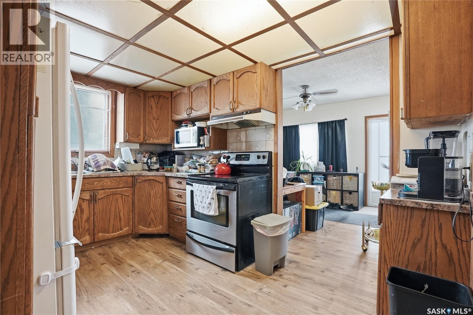 100 Cruise Street, Saskatoon, SK - Indoor Photo Showing Kitchen