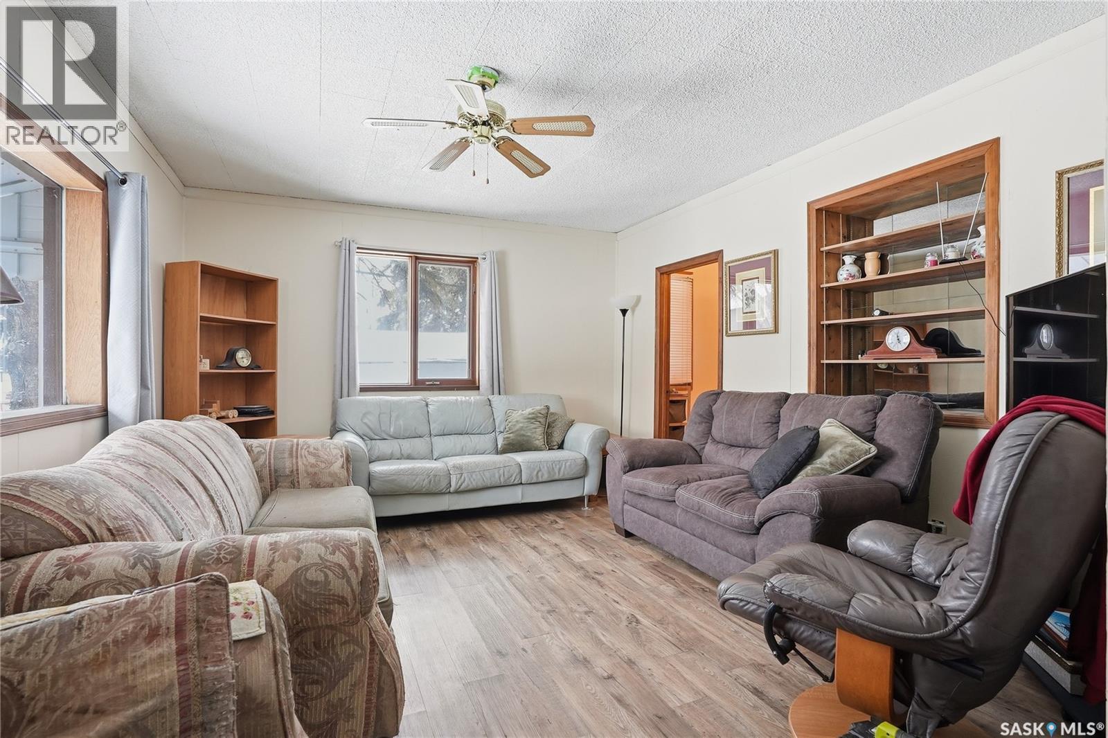 100 Cruise Street, Saskatoon, SK - Indoor Photo Showing Living Room