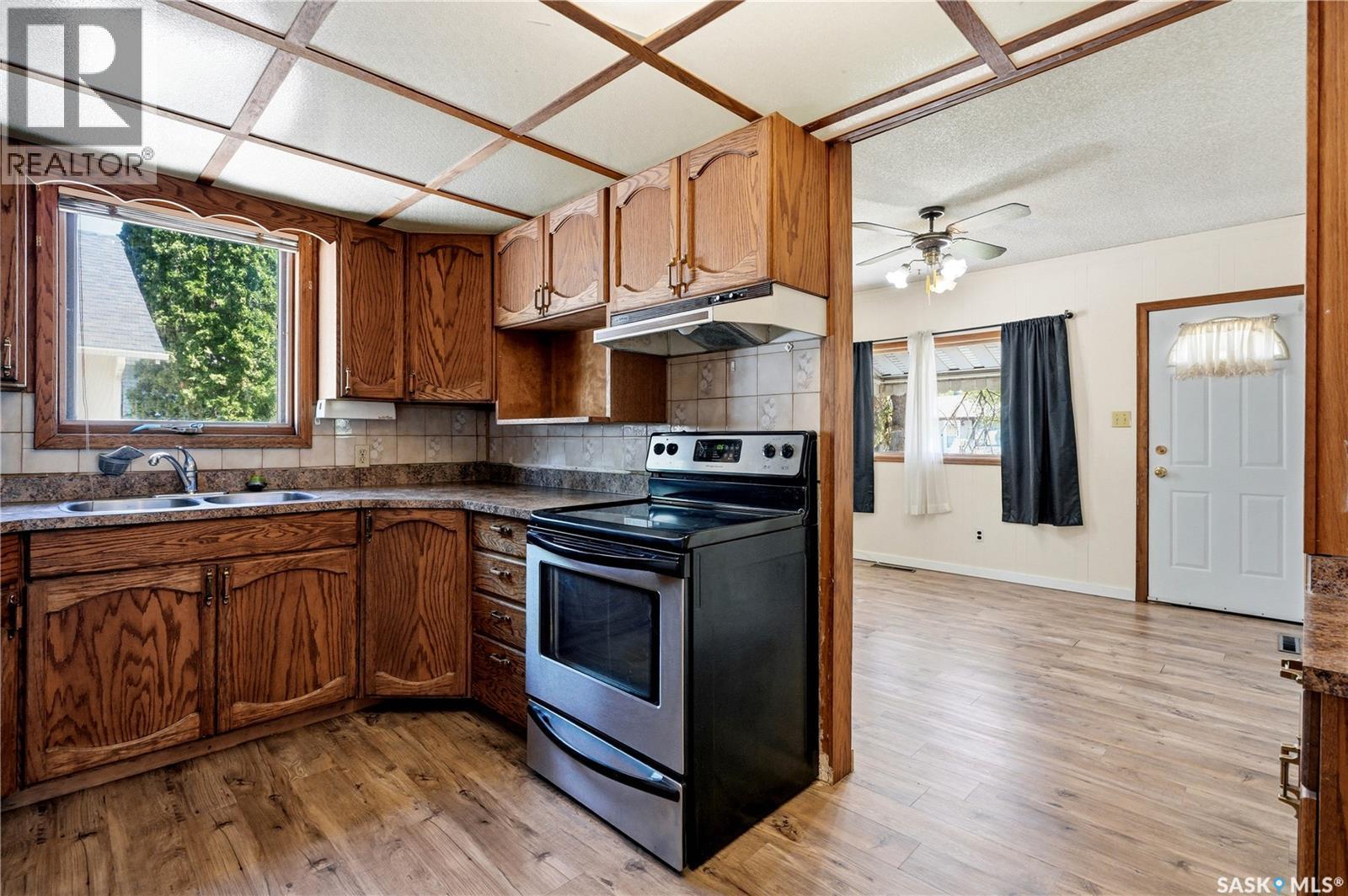 100 Cruise Street, Saskatoon, SK - Indoor Photo Showing Kitchen With Double Sink