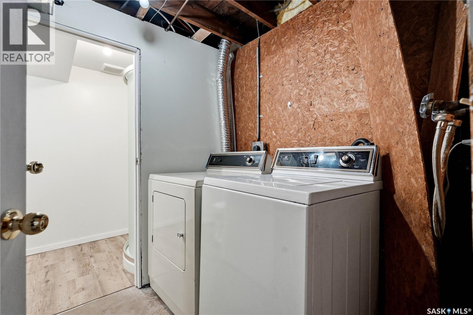 100 Cruise Street, Saskatoon, SK - Indoor Photo Showing Laundry Room