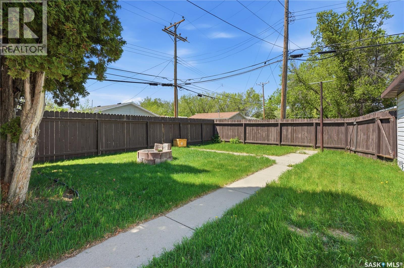 100 Cruise Street, Saskatoon, SK - Outdoor
