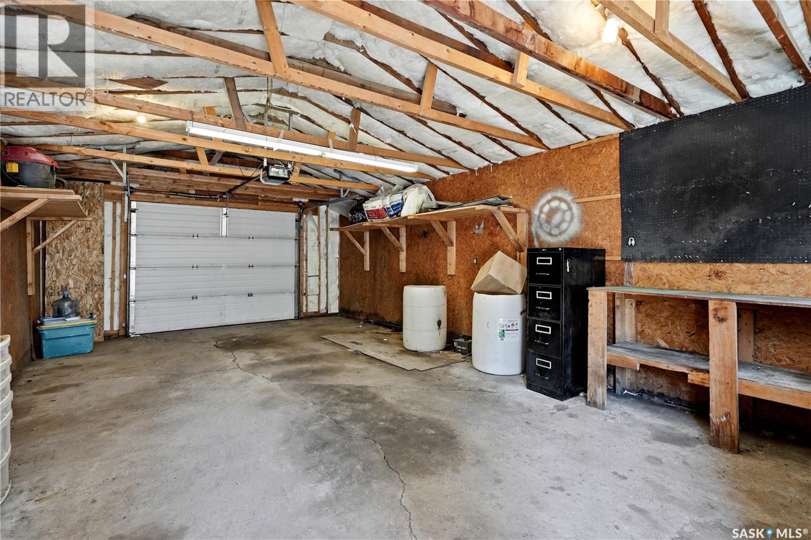 100 Cruise Street, Saskatoon, SK - Indoor Photo Showing Garage