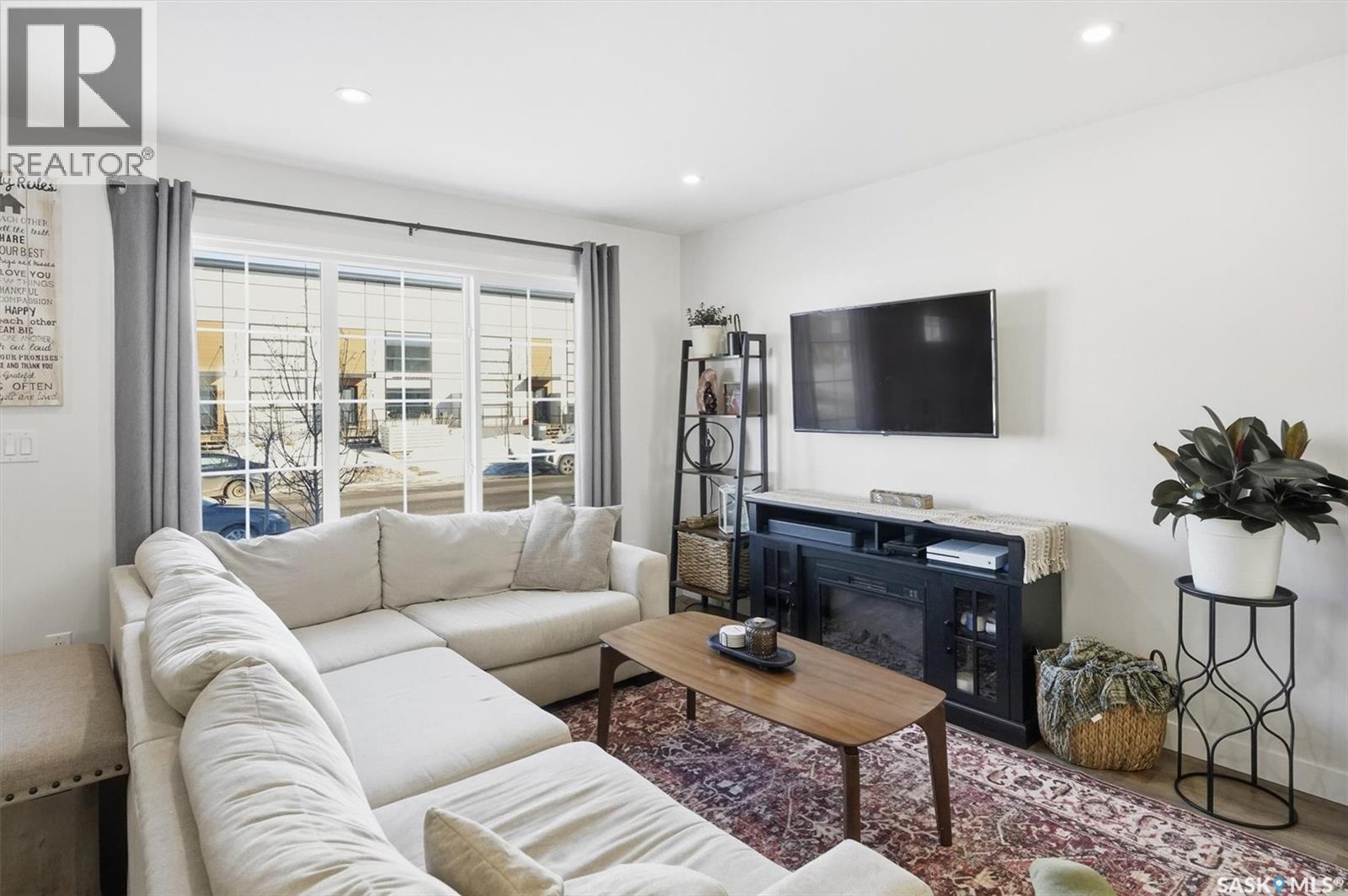 110 Westfield Road, Saskatoon, SK - Indoor Photo Showing Living Room