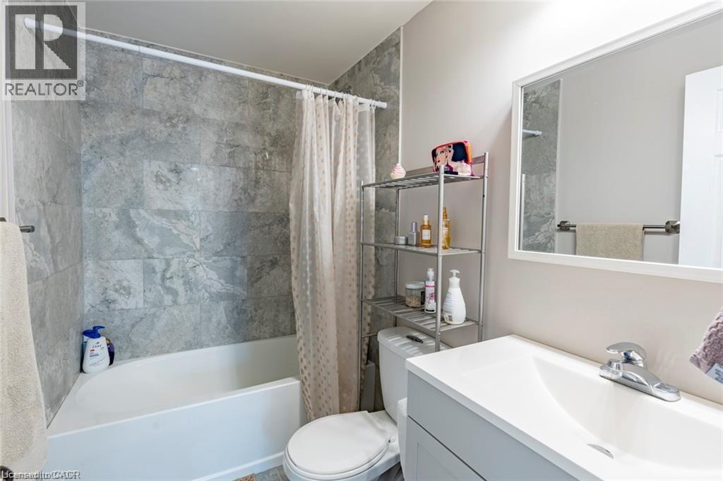 72 Ingleside Drive Unit# Upper, Kitchener, ON - Indoor Photo Showing Bathroom