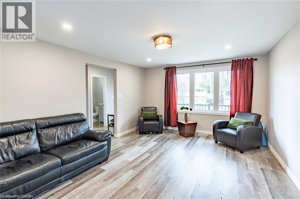 Living room with light wood-style floors and recessed lighting - 72 Ingleside Drive Unit# Upper, Kitchener, ON - Indoor Photo Showing Living Room