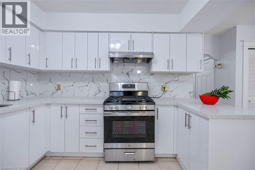 30 Webber Avenue, Hamilton, ON - Indoor Photo Showing Kitchen
