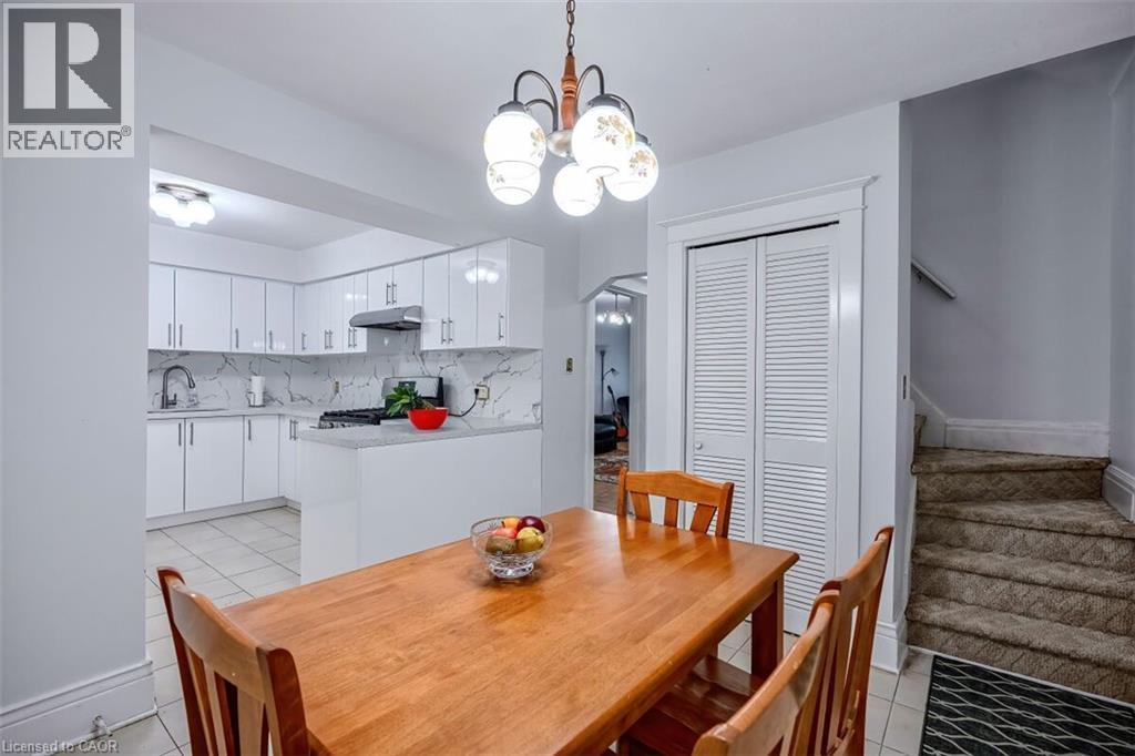 30 Webber Avenue, Hamilton, ON - Indoor Photo Showing Dining Room