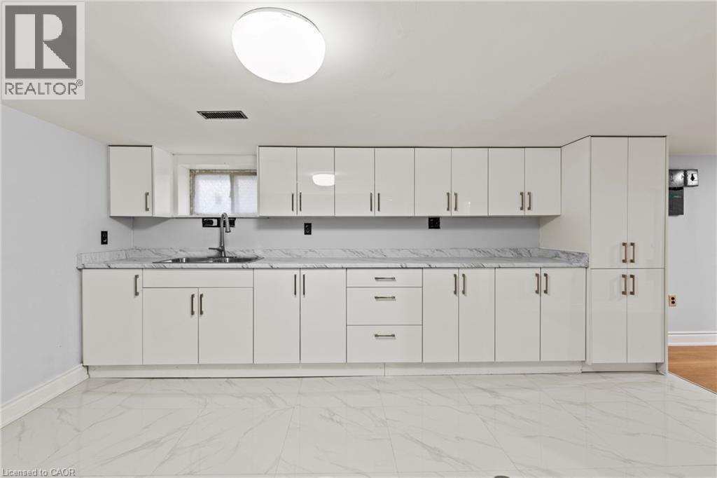 30 Webber Avenue, Hamilton, ON - Indoor Photo Showing Kitchen