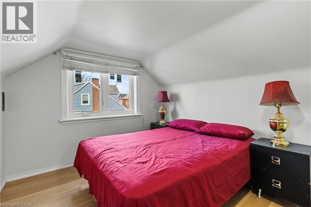 30 Webber Avenue, Hamilton, ON - Indoor Photo Showing Bedroom