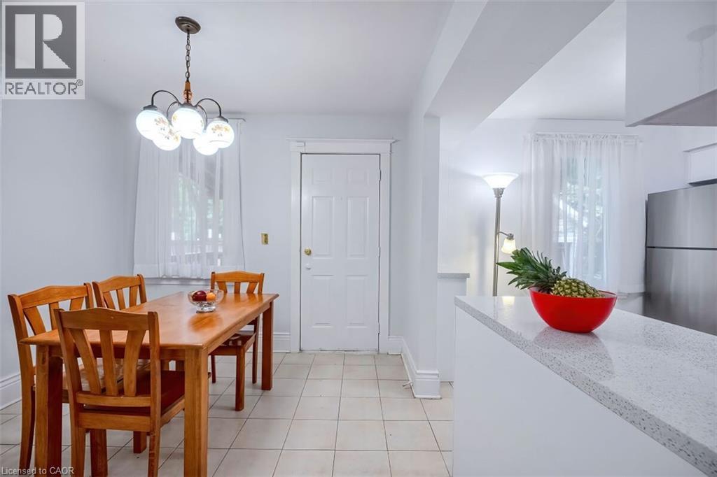 30 Webber Avenue, Hamilton, ON - Indoor Photo Showing Dining Room
