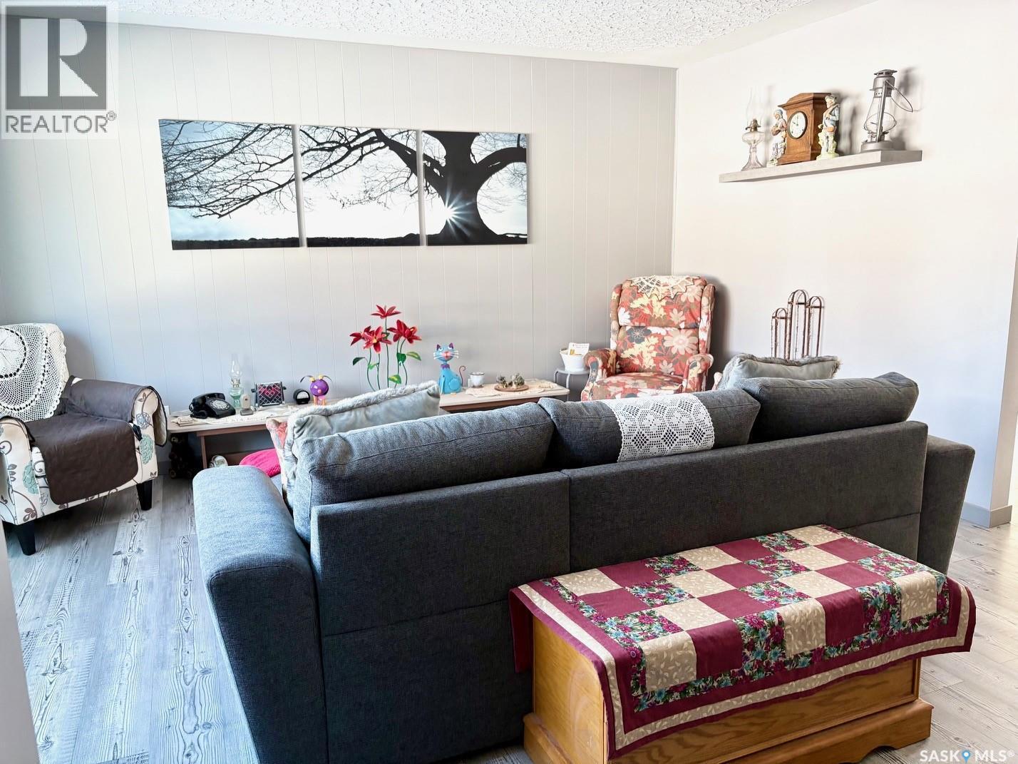 452 Mountview Road, Yorkton, SK - Indoor Photo Showing Living Room