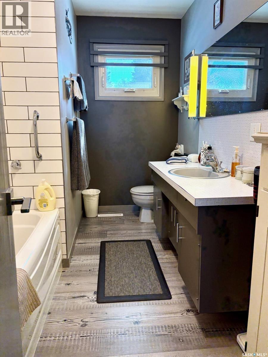 452 Mountview Road, Yorkton, SK - Indoor Photo Showing Bathroom