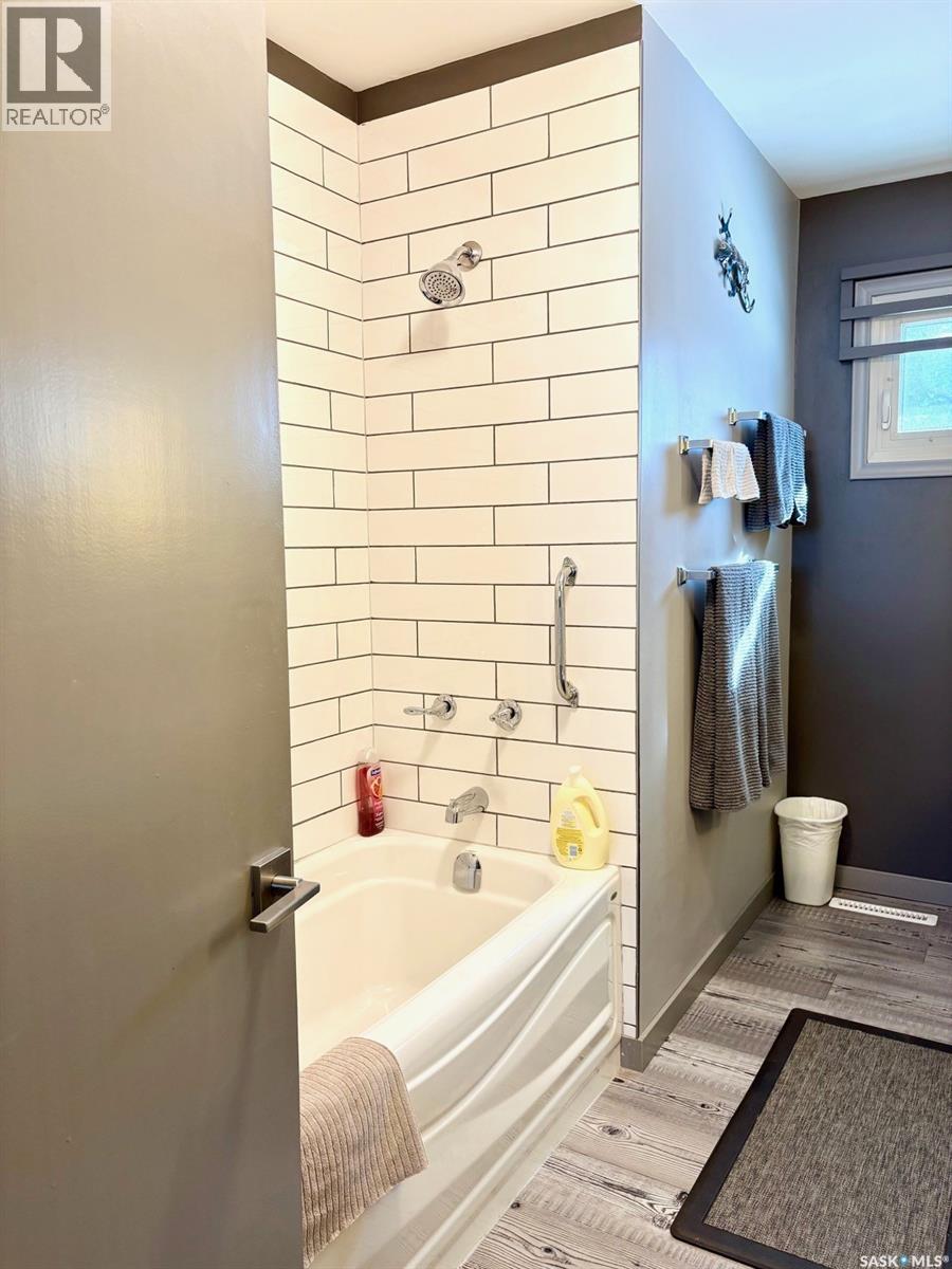 452 Mountview Road, Yorkton, SK - Indoor Photo Showing Bathroom