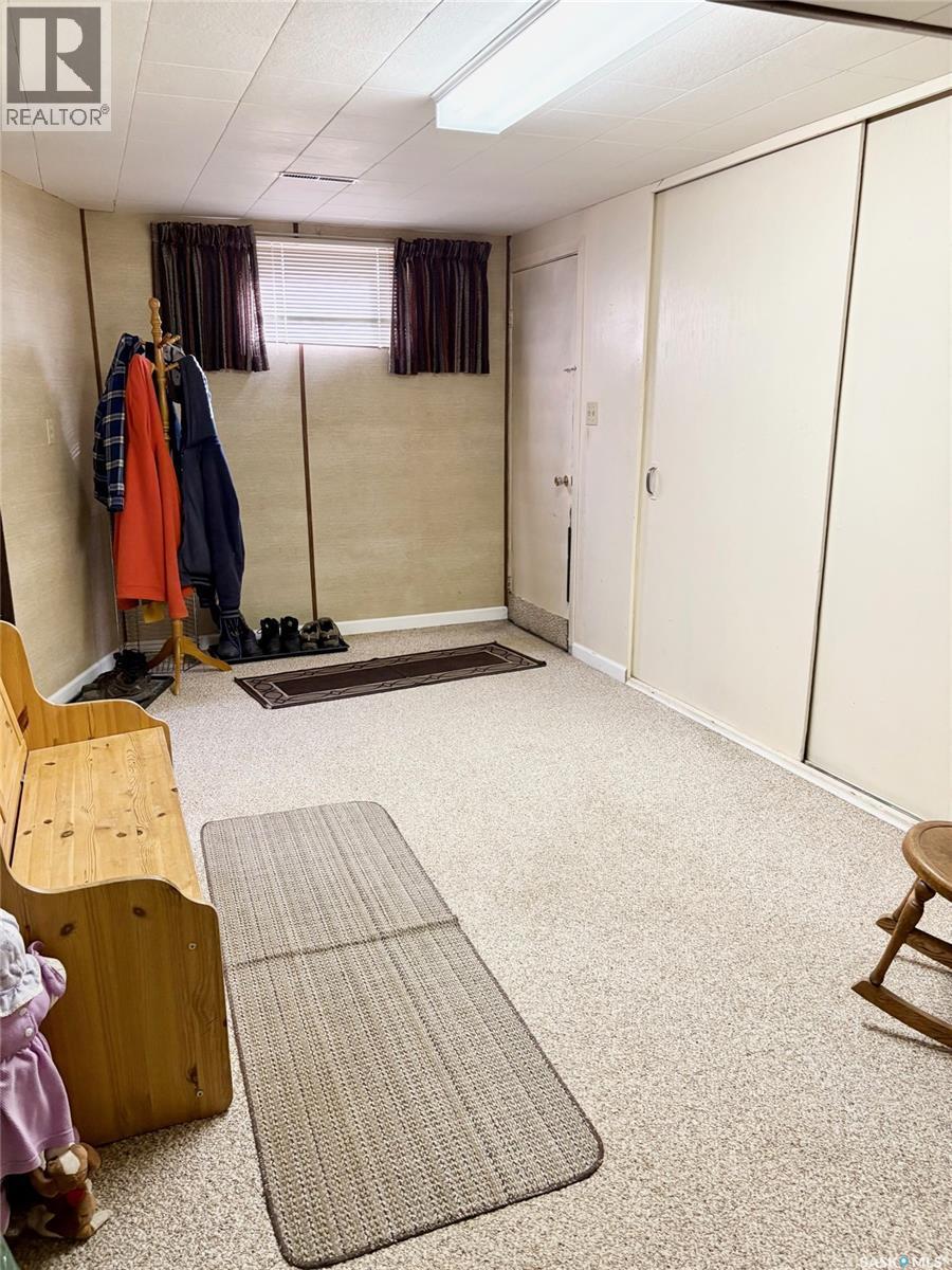 452 Mountview Road, Yorkton, SK - Indoor Photo Showing Basement