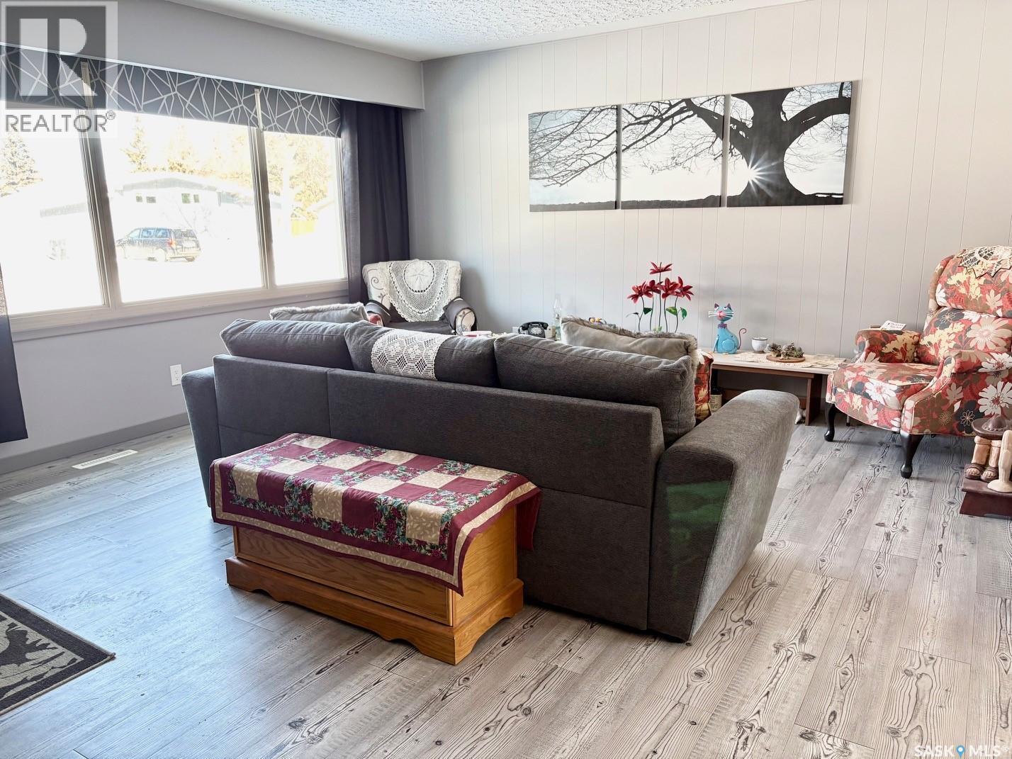 452 Mountview Road, Yorkton, SK - Indoor Photo Showing Living Room