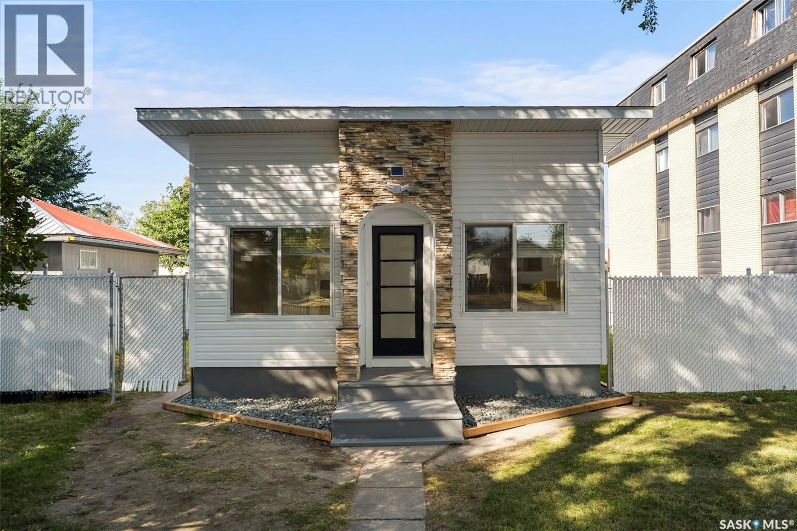 117 U Avenue S, Saskatoon, SK - Outdoor