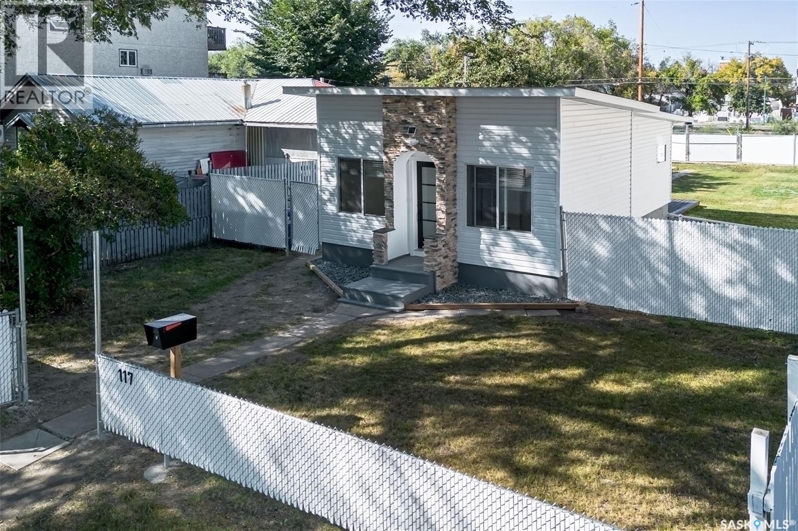 117 U Avenue S, Saskatoon, SK - Outdoor