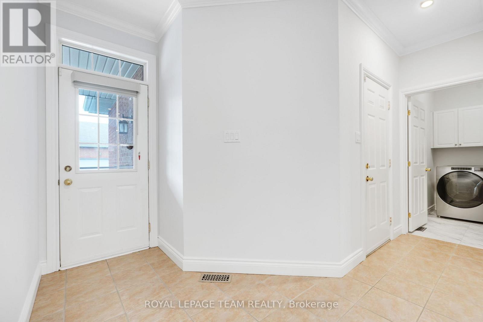 114 Bartlett Private, Ottawa, ON - Indoor