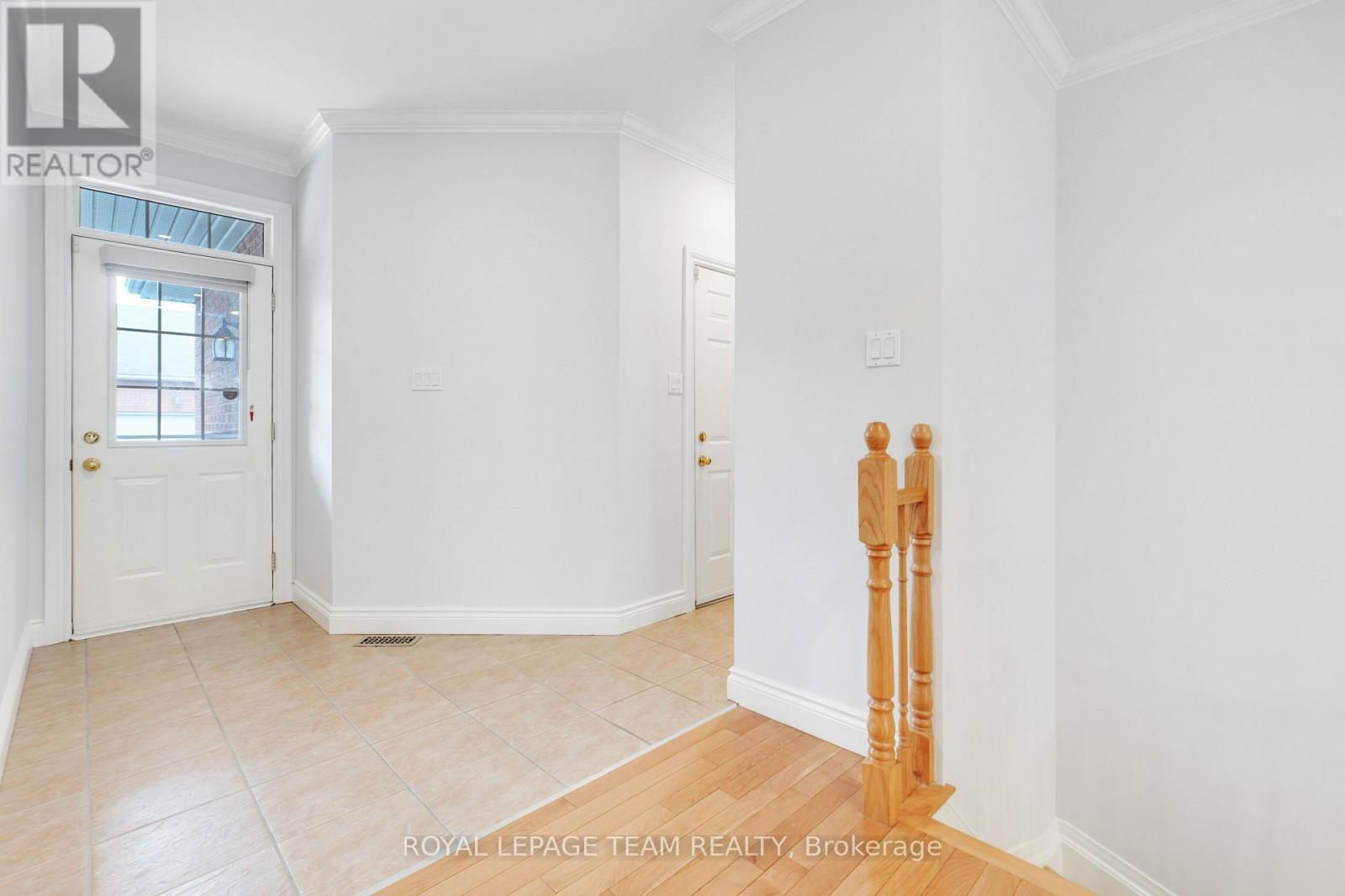 114 Bartlett Private, Ottawa, ON - Indoor Photo Showing Other Room