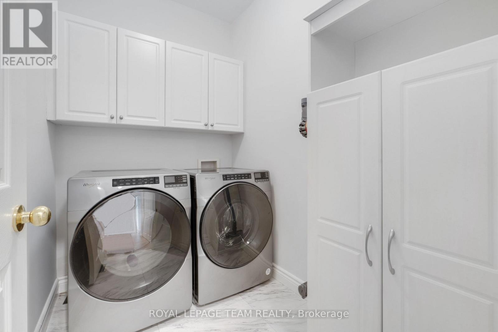 114 Bartlett Private, Ottawa, ON - Indoor Photo Showing Laundry Room