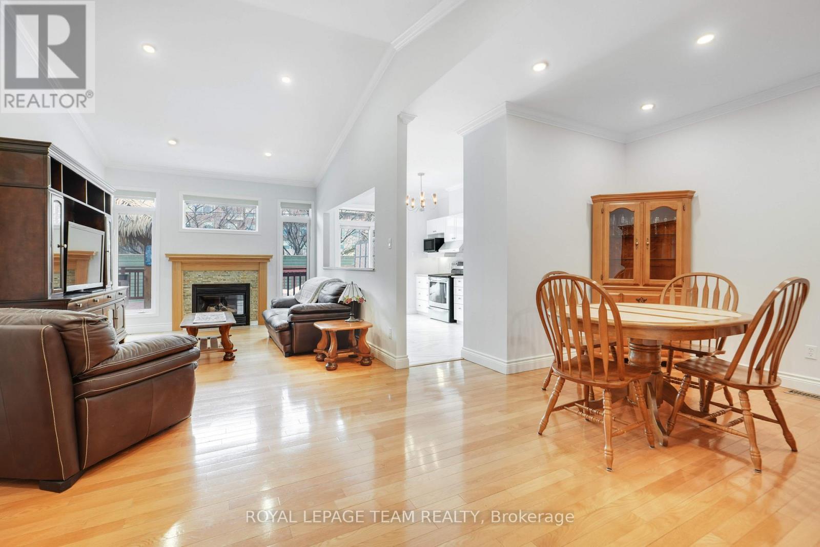 114 Bartlett Private, Ottawa, ON - Indoor With Fireplace