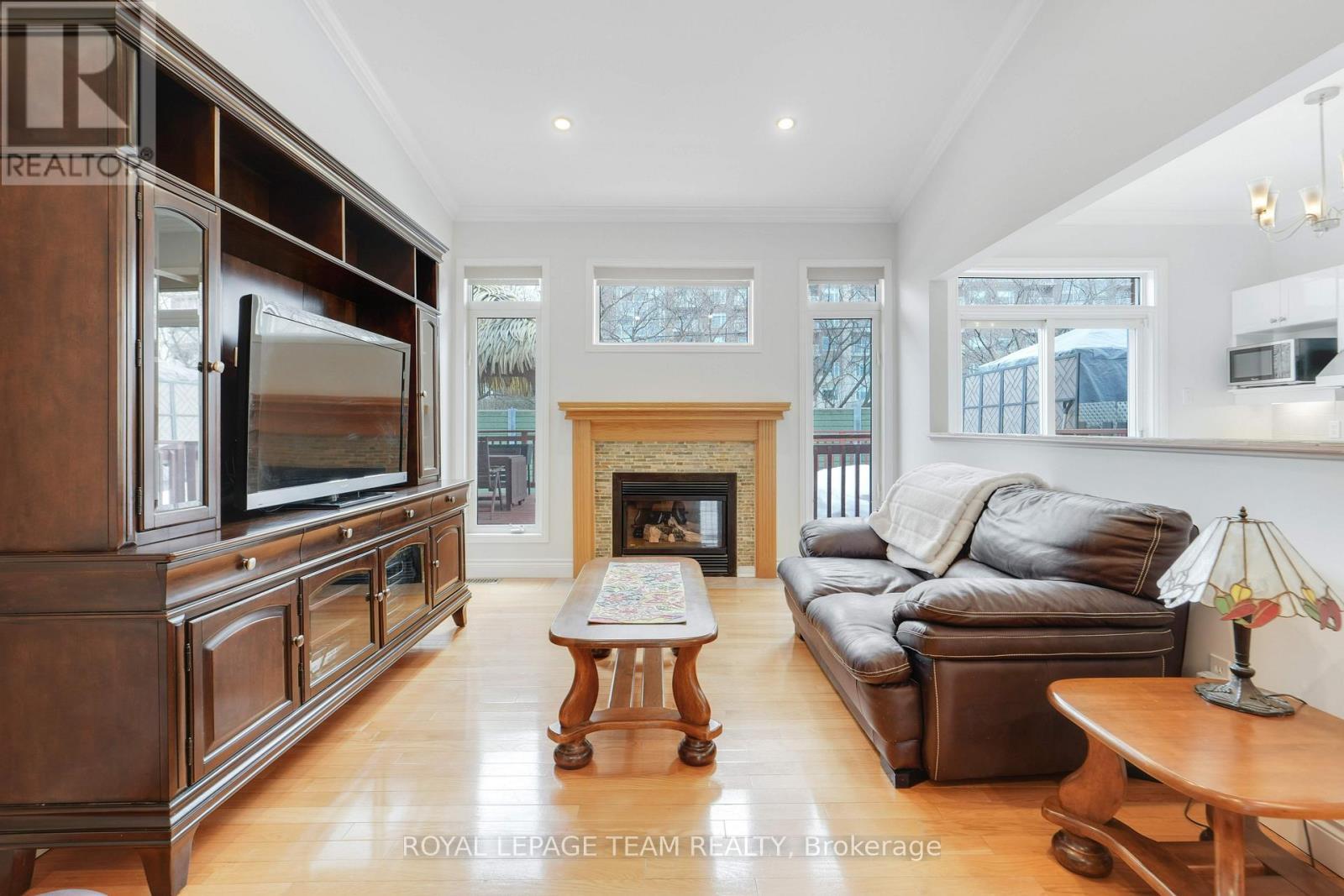114 Bartlett Private, Ottawa, ON - Indoor Photo Showing Living Room With Fireplace