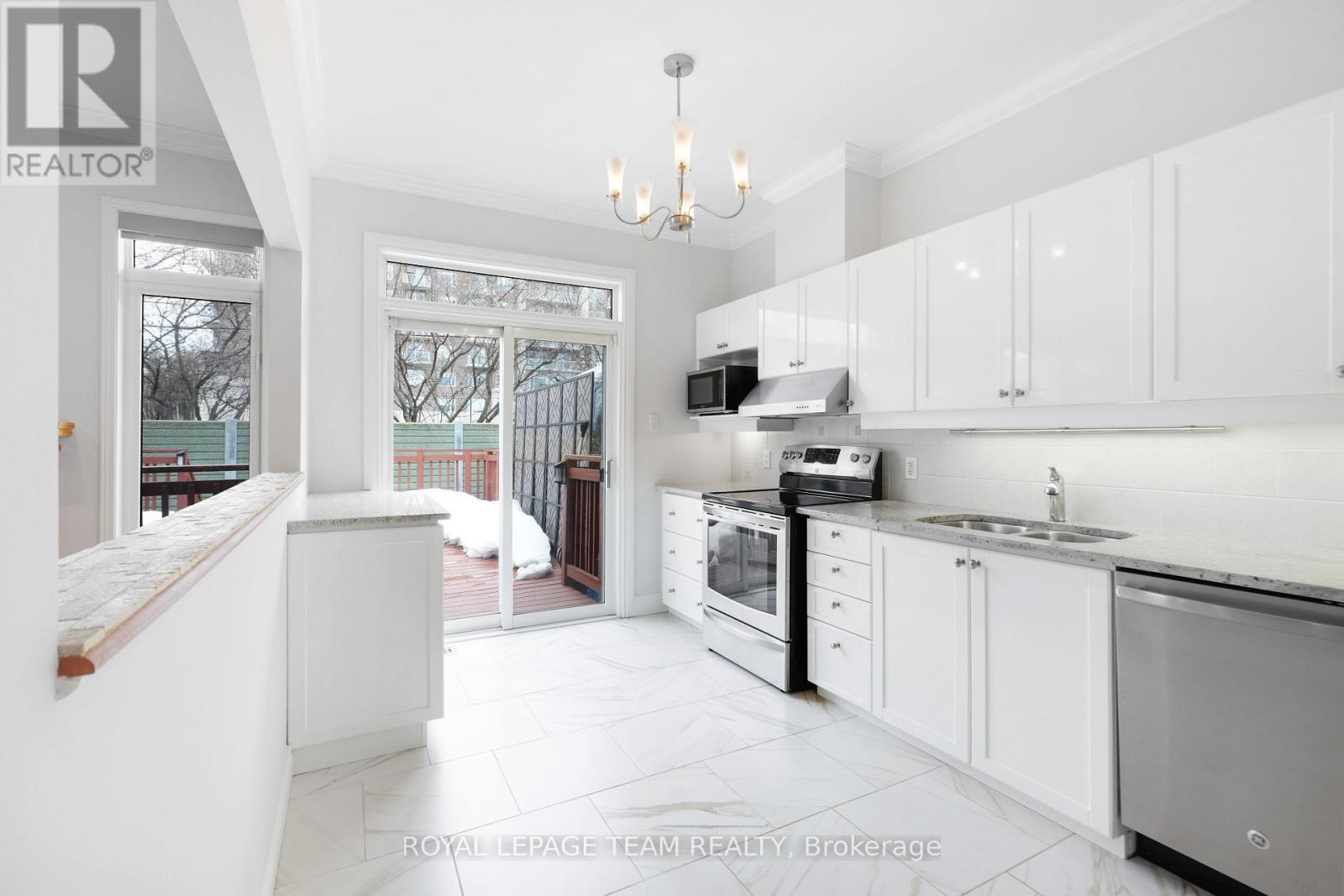 114 Bartlett Private, Ottawa, ON - Indoor Photo Showing Kitchen