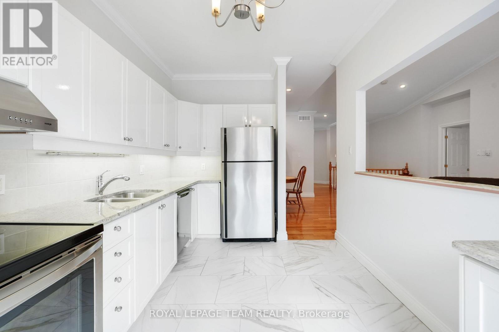 114 Bartlett Private, Ottawa, ON - Indoor Photo Showing Kitchen With Double Sink