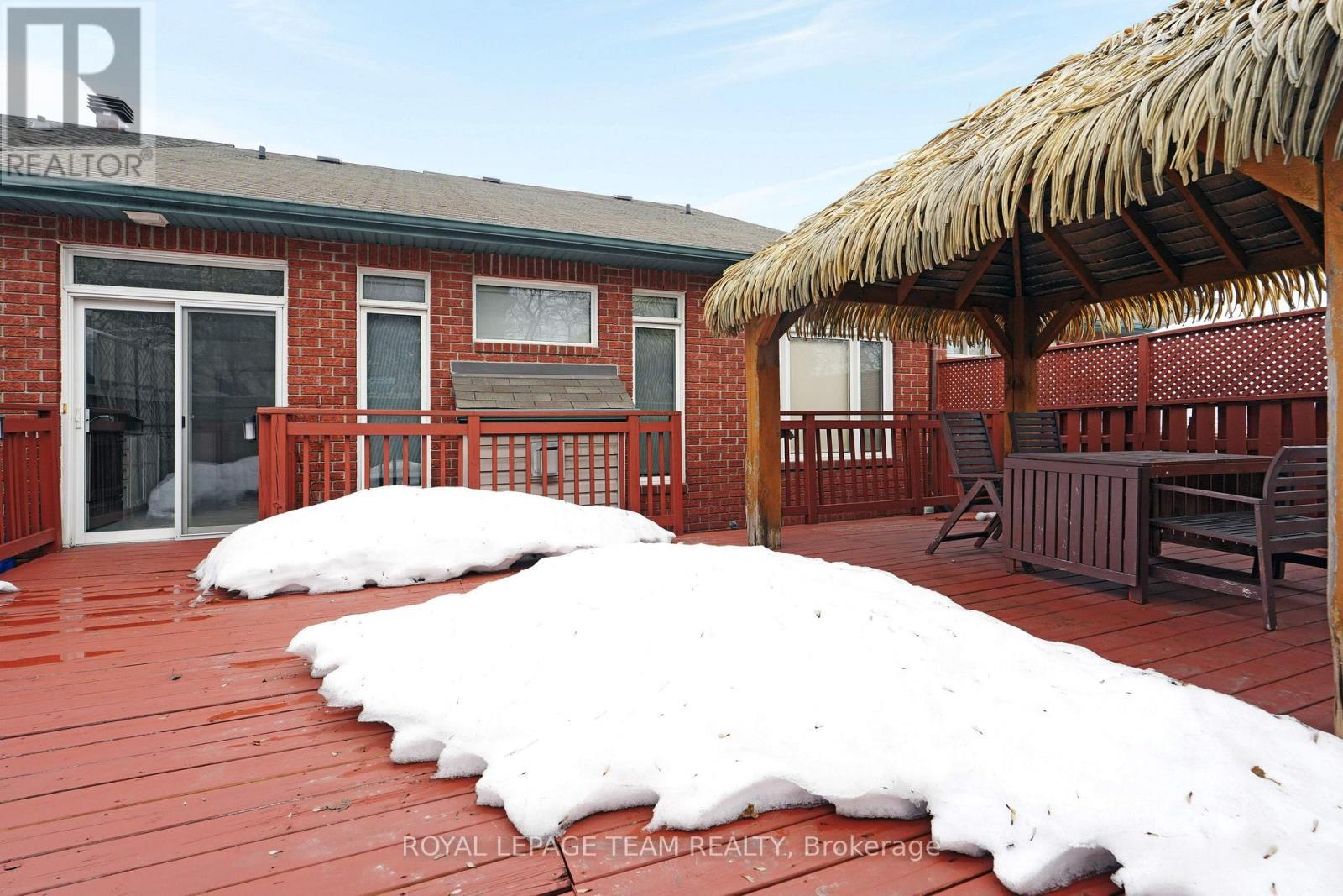 114 Bartlett Private, Ottawa, ON - Outdoor With Deck Patio Veranda With Exterior