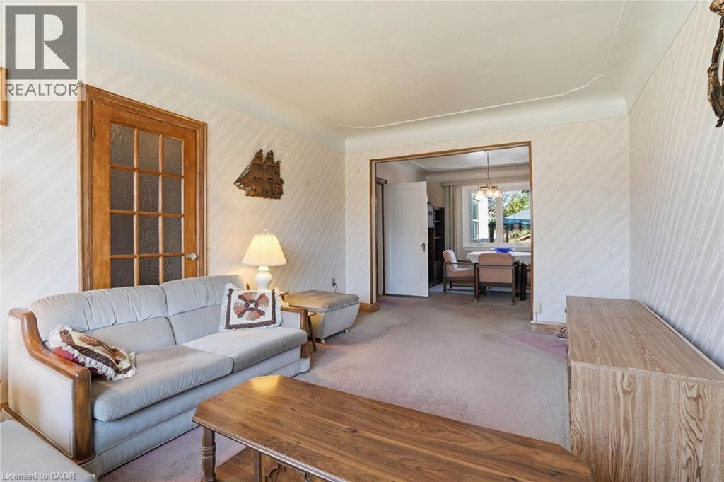 71 Weir Street S, Hamilton, ON - Indoor Photo Showing Living Room