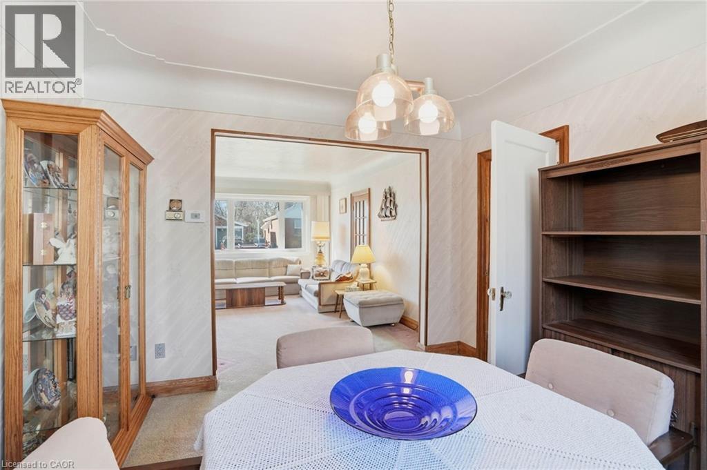 71 Weir Street S, Hamilton, ON - Indoor Photo Showing Dining Room