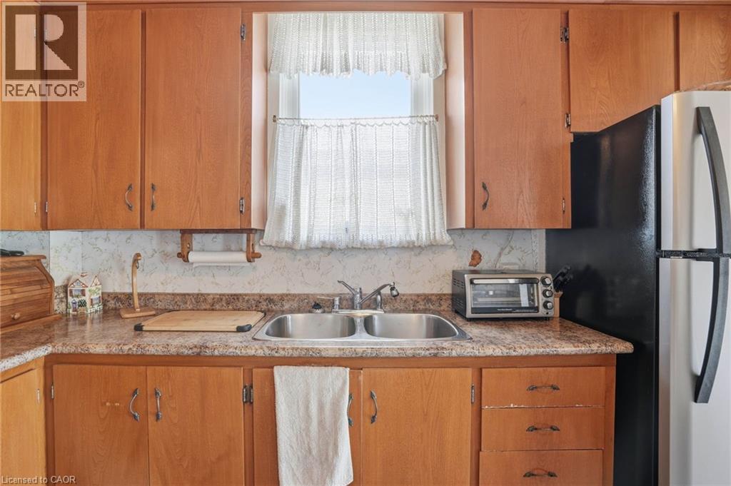 71 Weir Street S, Hamilton, ON - Indoor Photo Showing Kitchen With Double Sink