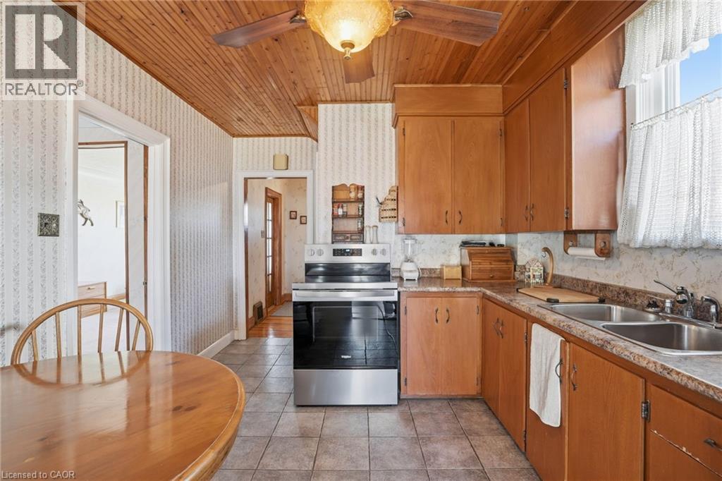 71 Weir Street S, Hamilton, ON - Indoor Photo Showing Kitchen With Double Sink