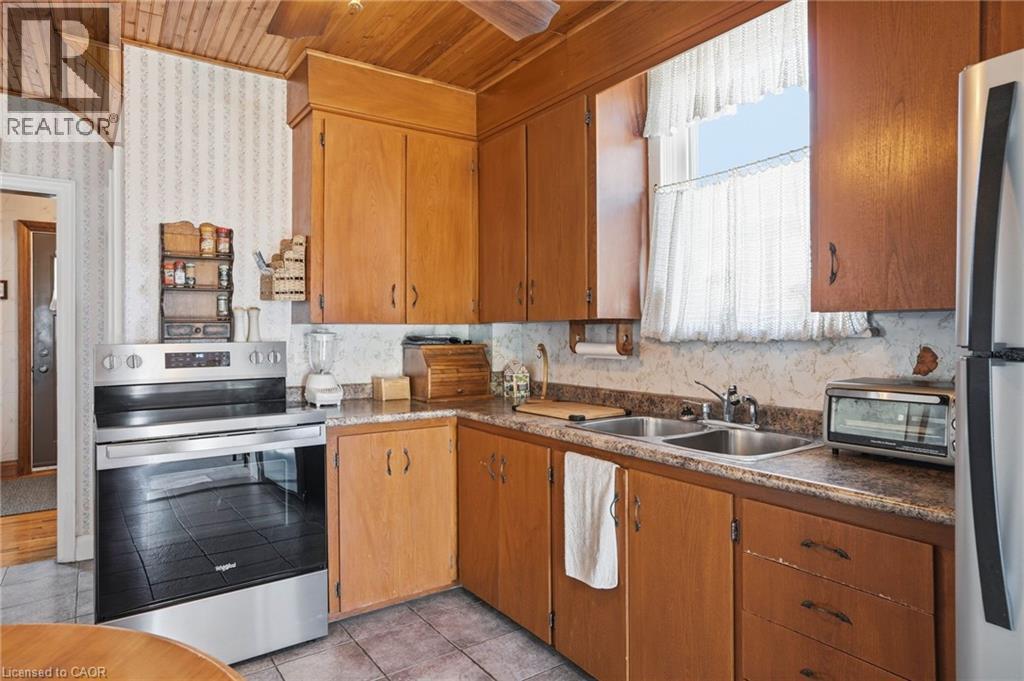 71 Weir Street S, Hamilton, ON - Indoor Photo Showing Kitchen With Double Sink