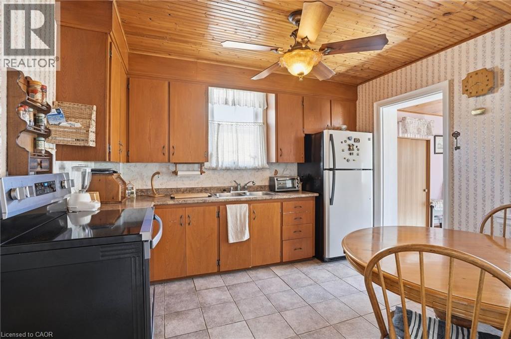 71 Weir Street S, Hamilton, ON - Indoor Photo Showing Kitchen With Double Sink