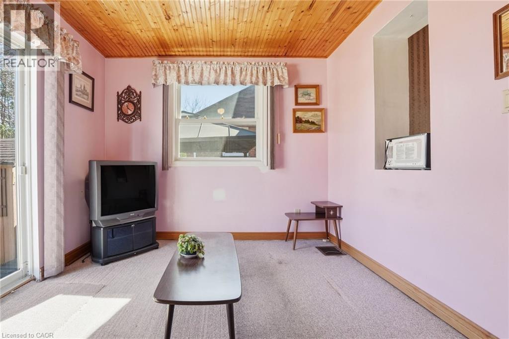 71 Weir Street S, Hamilton, ON - Indoor Photo Showing Other Room